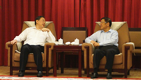 张建龙局长(右)会见张秀隆副主席(左)